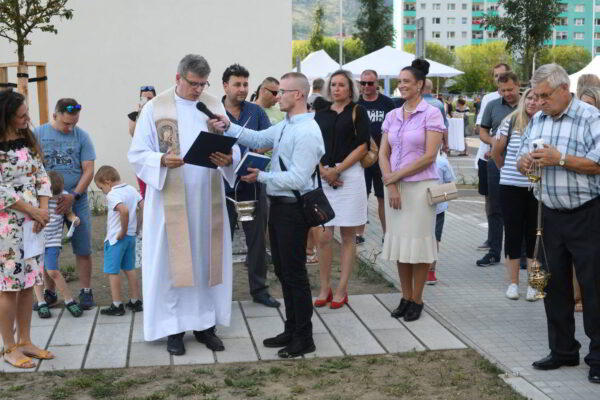 Príhovor počas symbolického zasadenia stromu a uvedenia Kamencov do života.